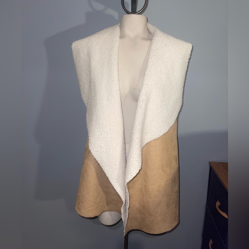 Signature Studio Cream and Brown Vest top shawl faux suede woman’s large
